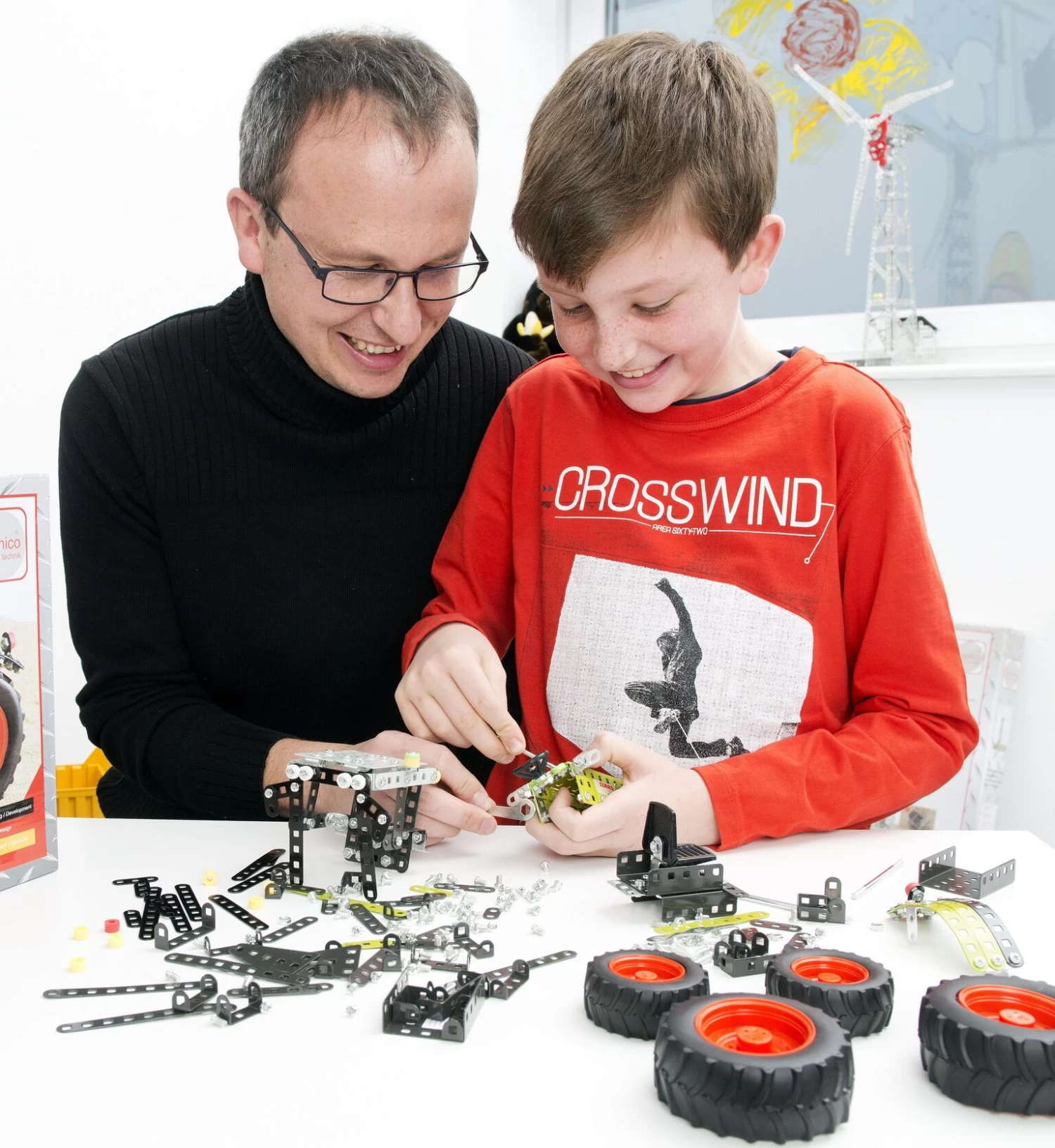 Tronico Mini Fendt 313 Vario Met Aanhangwagen – 1 : 32 6 Tronico Mini Fendt 313 Vario Met Aanhangwagen – 1 : 32 - Afbeelding 6